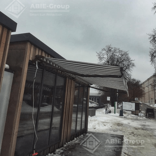 Фотографии выполненных работ компании «ABIE-GROUP» полукассетной маркизы Classic box. г.Москва