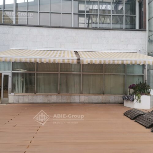 Фотографии выполненных работ компании «ABIE-GROUP» полукассетной маркизы GS-660 для банка России. ул.Свободы, 57к1, Москва.