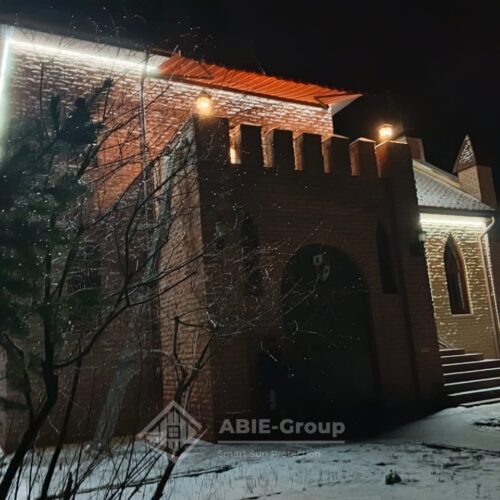 Фотографии выполненных работ компании «ABIE-GROUP» двух кассетных маркиз Cassette на террасу загородного дома. г.Долгопрудный, Московская область.
